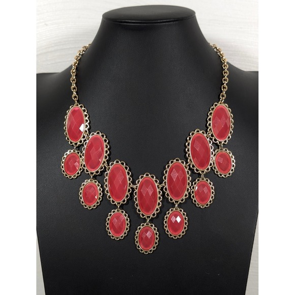The Unbranded Brand Jewelry - Berry Pink Statement Necklace Faceted Acrylic Gold Tone‎ 21in Bib